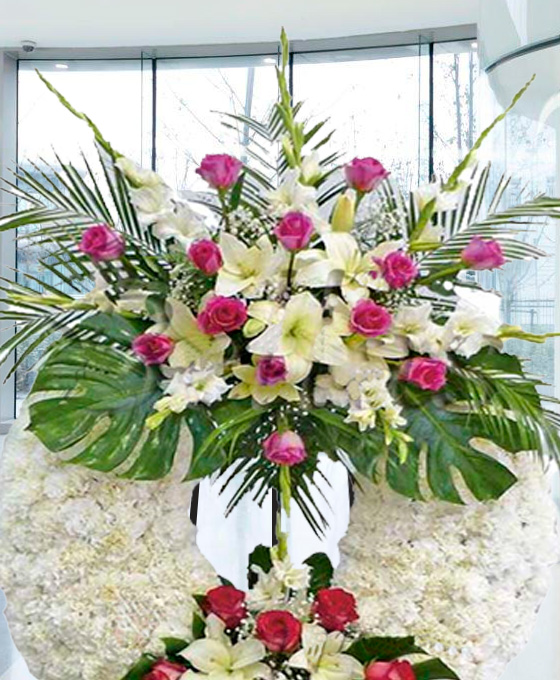 Corona funeraria de doble cabezal blanca en Gijón