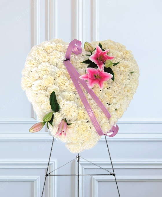 Corazón funerario de claveles y liliums