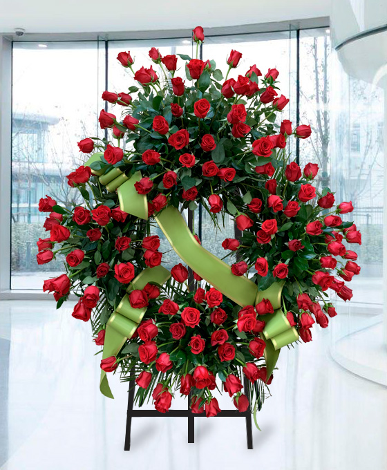 Corona funeraria de rosas rojas en Gijón, Envíos Urgentes de Flores para Funeral