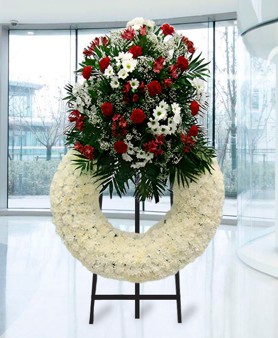 Corona funeraria de clavel variada blanca en Gijón
