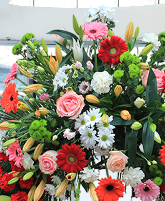 Corona funeraria de claveles para Gijón, Flores Rojas para Tanatorio